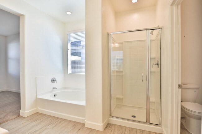 Building Photo - 548 E Vail Ln