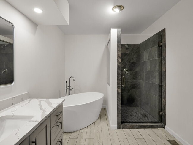 Building Photo - 26 Canter Ct