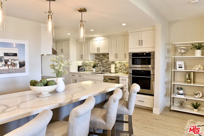 Building Photo - 23908 De Ville Way