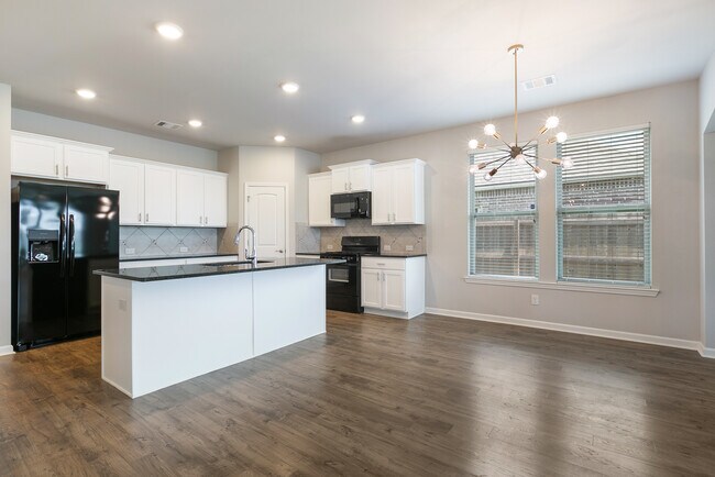 Building Photo - 700 Lakeshore Village Dr