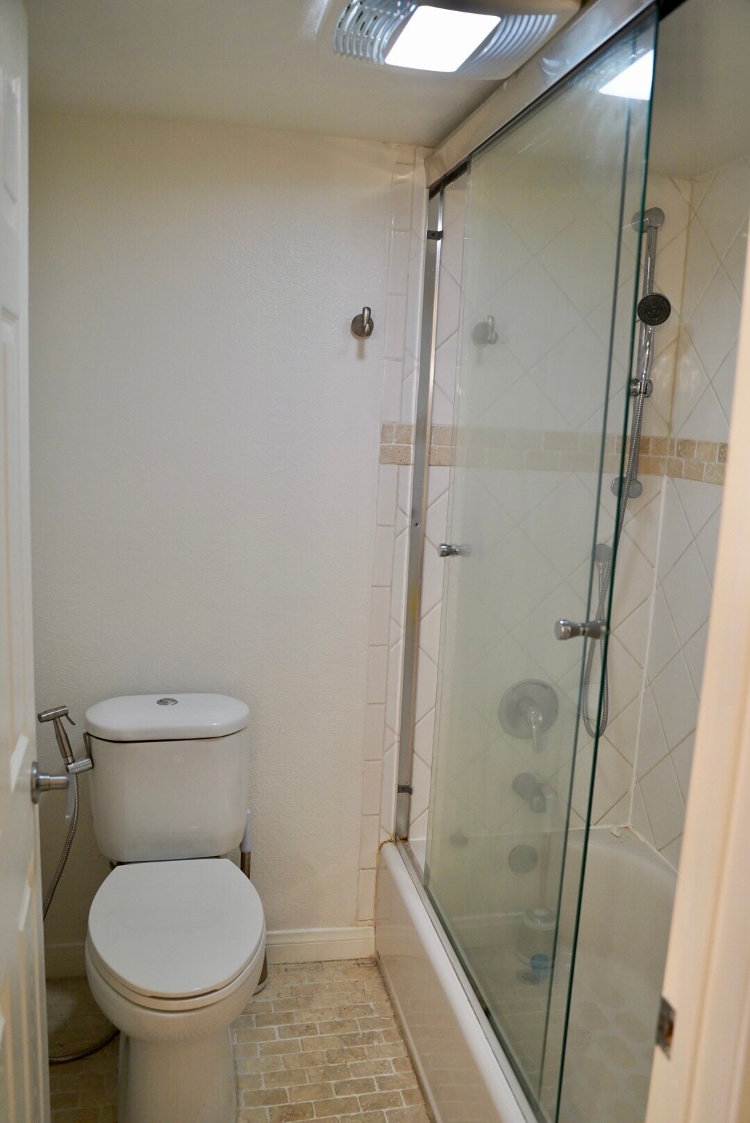 Building Photo - 21500 Burbank Blvd