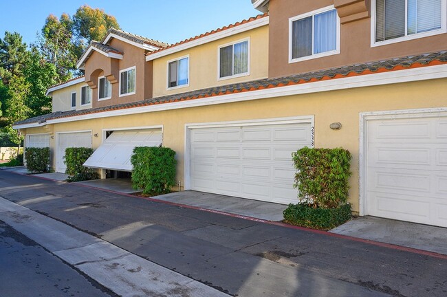 Building Photo - WONDERFUL TOWNHOME