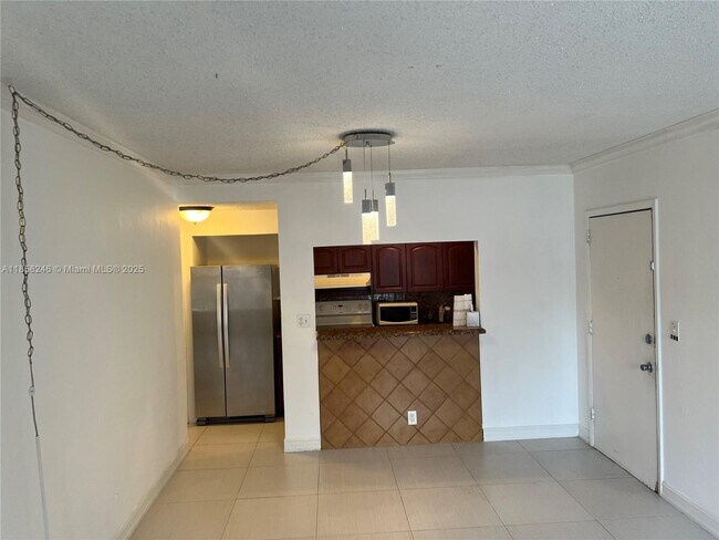 Building Photo - 9241 Collins Ave