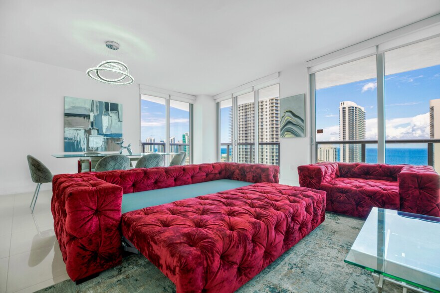 Building Photo - 2600 E Hallandale Beach Blvd