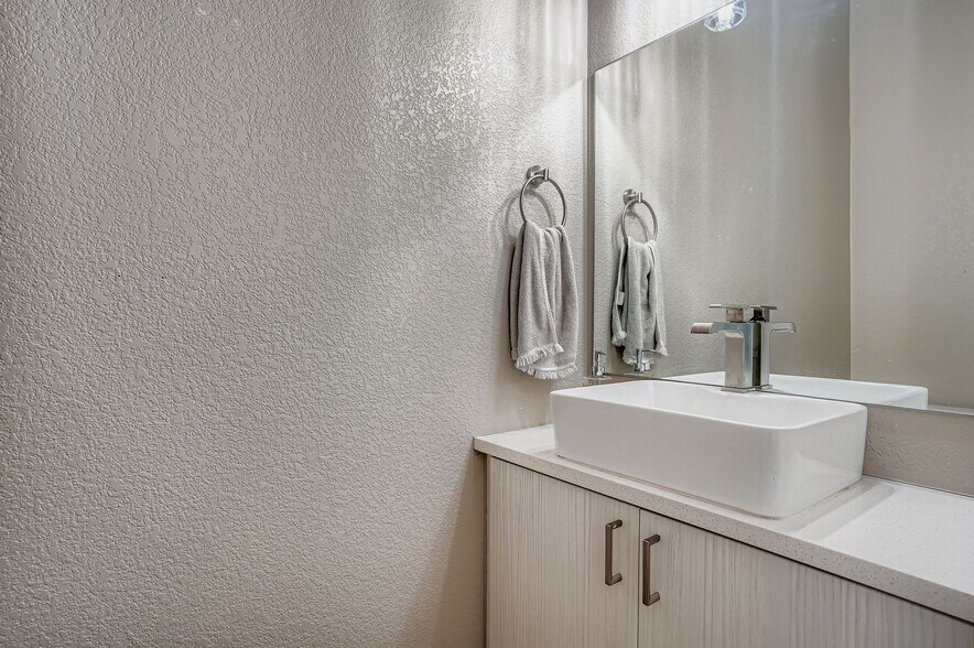 Building Photo - 2739 W 24th Ave