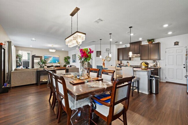 Building Photo - 1601 Sonny Dr