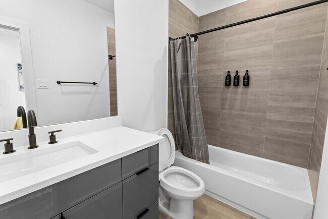 Building Photo - 6740 Peerless St