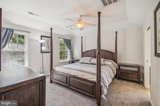 Building Photo - 102 Hunter's Way