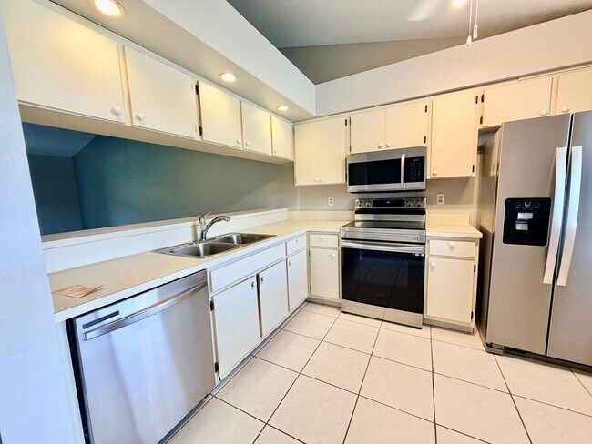 Building Photo - Cross Creek 2nd floor condo 2 bed 2 bath !!!!! Free Application!!