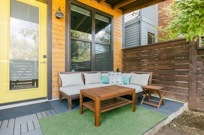 Building Photo - 203 Nogalitos St