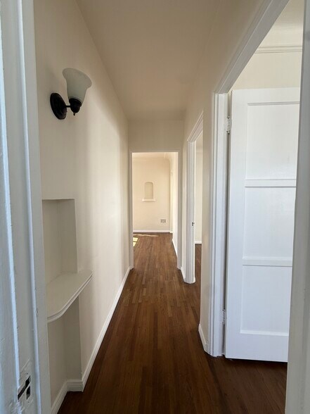 Building Photo - 5854 Arlington Ave