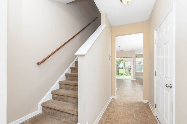 Building Photo - Beautiful 3 bedroom 2 Bath Town Home in Wi...