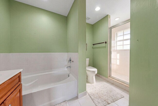 Building Photo - 261 SW 6th Pl