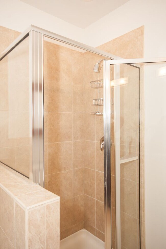 Building Photo - For Rent: Stunning 17th Floor Views of Dow...