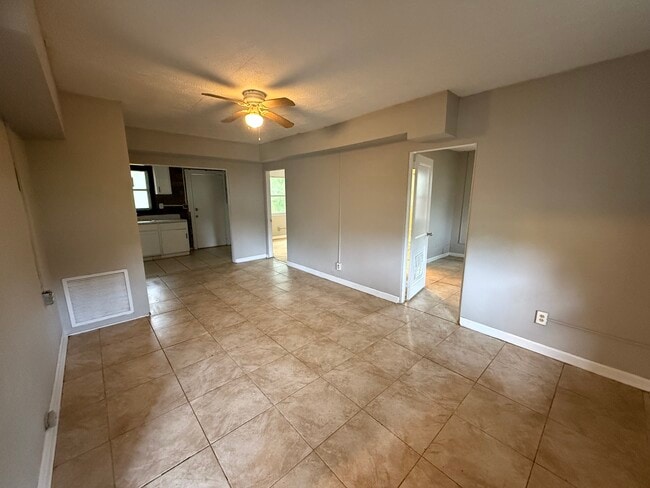 Building Photo - 1742 Brooker Rd