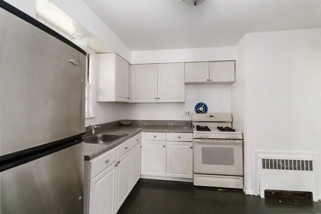 Building Photo - 167 S Munn Ave
