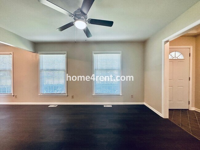 Building Photo - Cozy Ranch Home in Shawnee w/ Plenty of Natural Light, Wood Floors Throughout and an Updated Kitc...