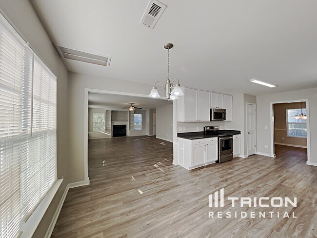 Building Photo - 851 Red Oak Tree Dr