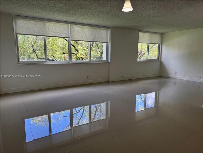 Building Photo - 9143 SW 77th Ave