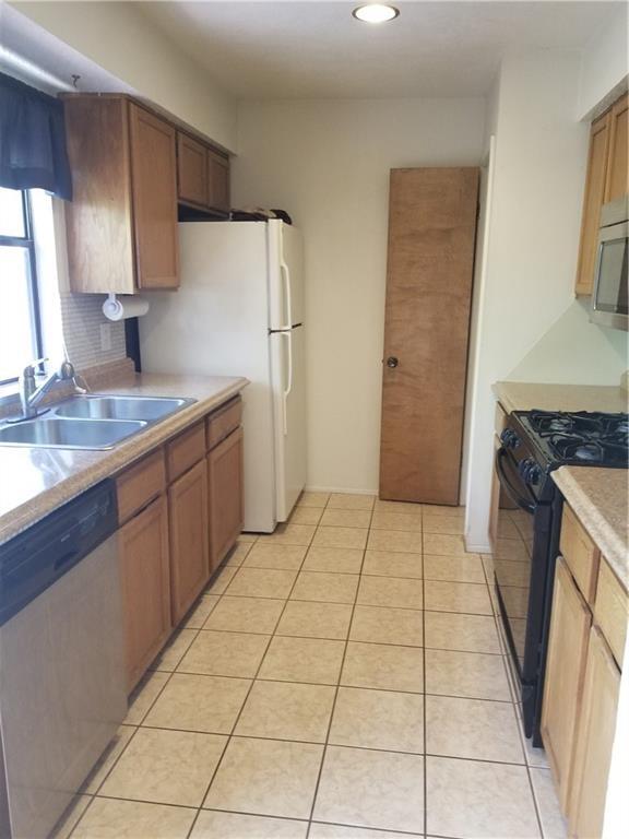 Building Photo - 6614 Hart Ln