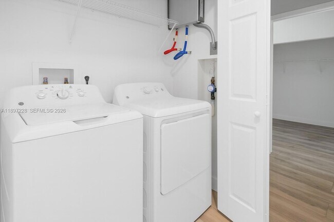 Building Photo - 432 21st St