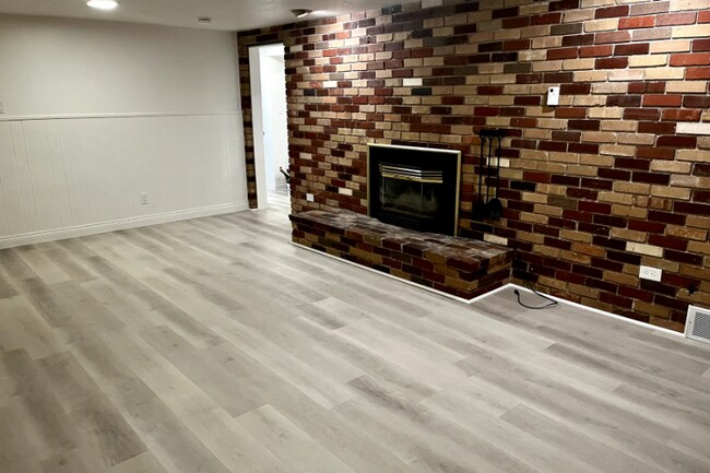 Building Photo - 1075 S 1200 E