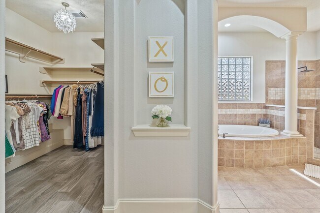 Building Photo - 7603 Hogan Bridge Court