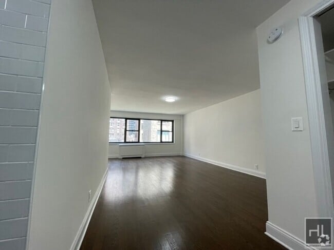 Building Photo - 405 E 56th St