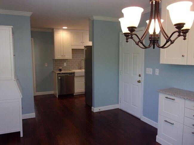 Building Photo - 3 Bedroom 2 Bath Home on over 1 Acre in Yo...