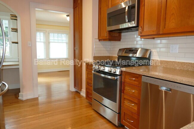 Building Photo - 5746 35th Ave NE