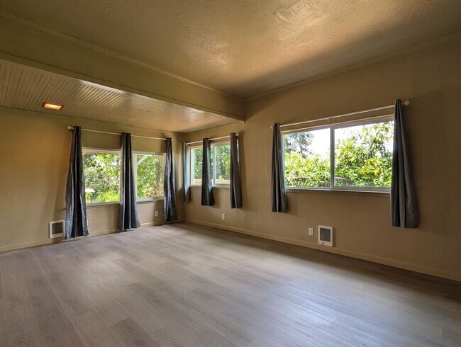 Building Photo - Great 3 bed/1bath home in Springfield!