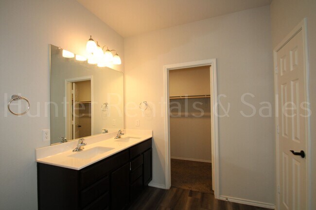 Building Photo - New In Management! Upgraded Comfort in a P...
