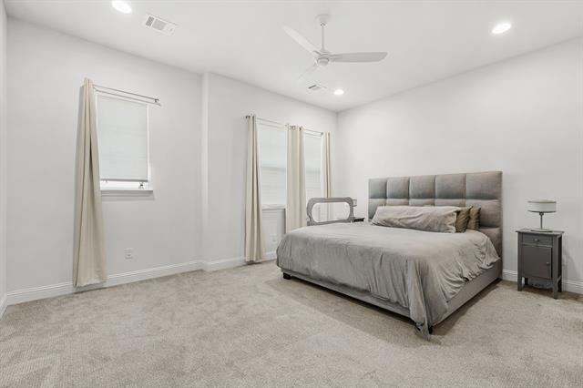 Building Photo - 2124 Village Walk Ln