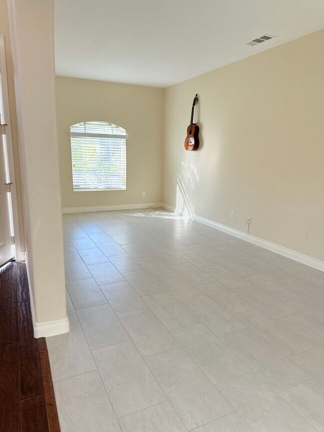 Building Photo - Executive 4 Bedroom Home for Rent