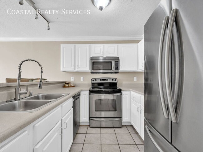 Building Photo - 983 Scenic Oak Ln