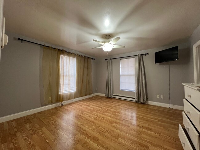 Building Photo - 1 bed and 1 bath unit