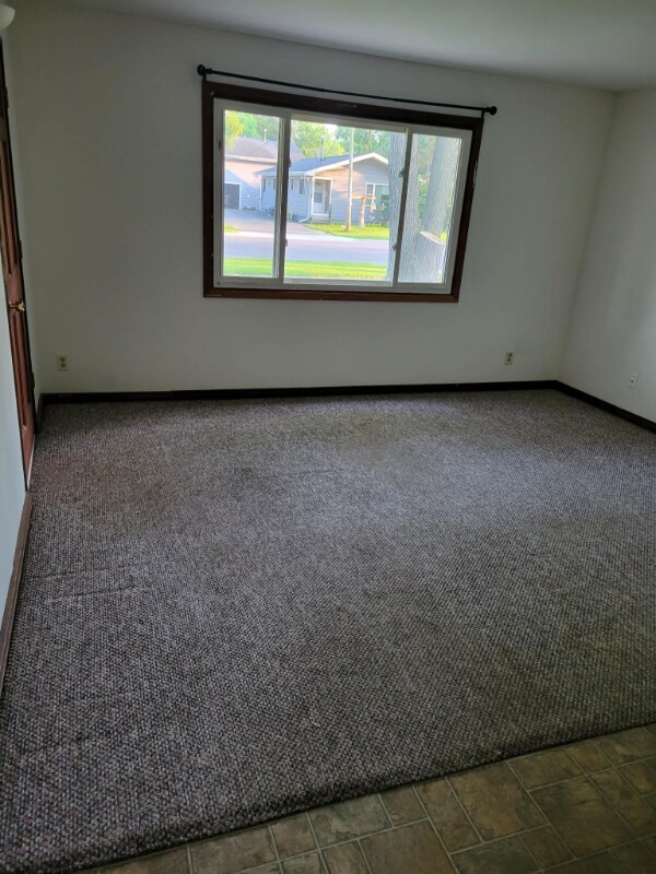 Building Photo - 300 Locust St