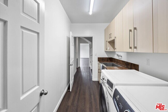 Building Photo - 350 Chautauqua Blvd