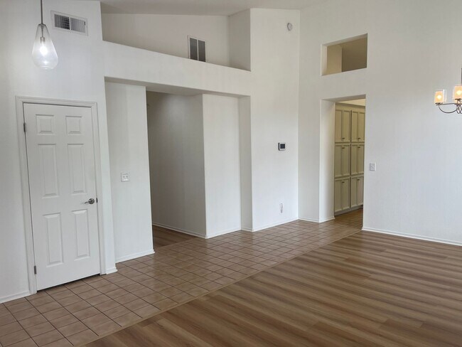 Building Photo - 3br/2ba Home on corner lot