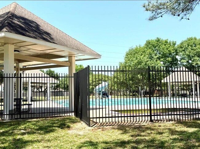 Building Photo - 17402 Eastwood Cir