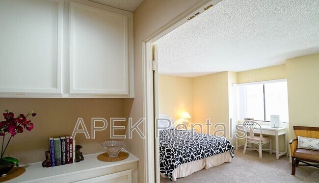 Building Photo - 211 Canyon Cir N