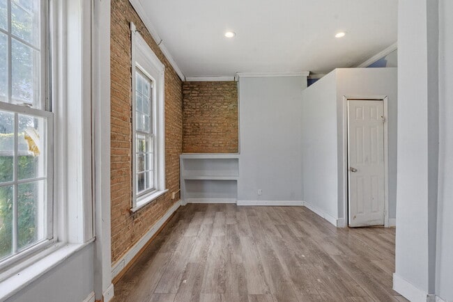 Building Photo - 179 Elk St