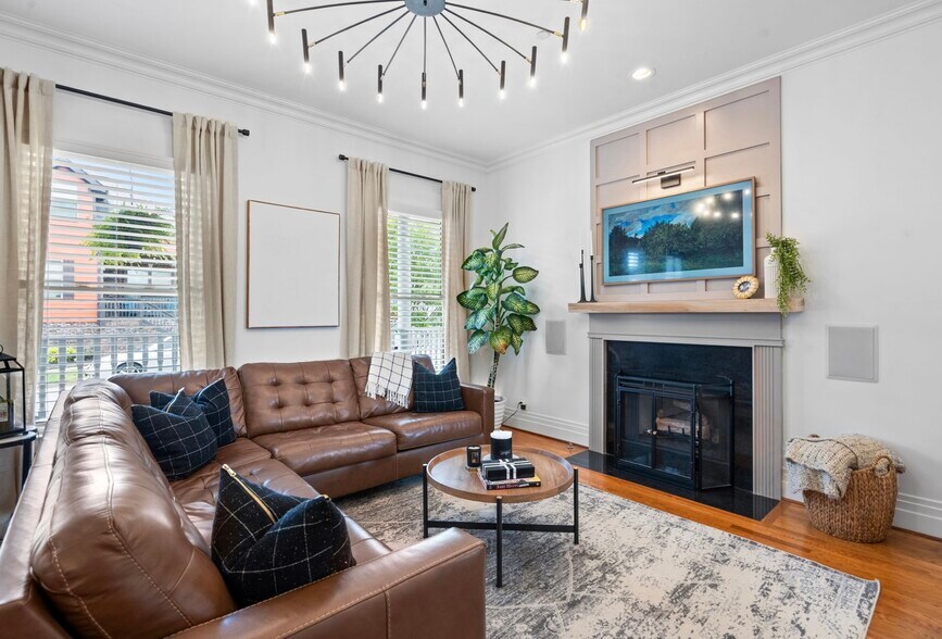 Building Photo - 315 Augusta Ave