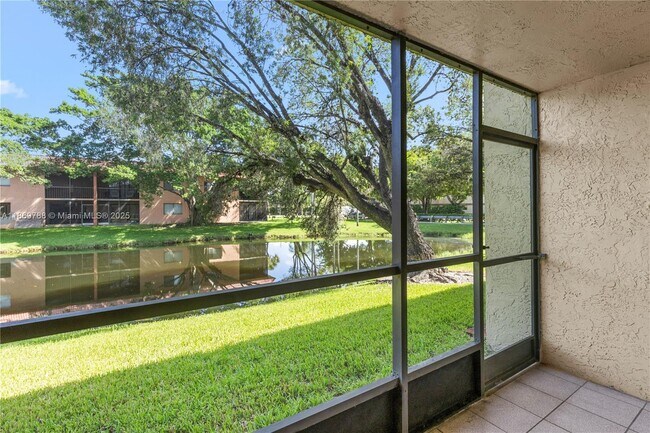 Building Photo - 301 Lakeview Dr