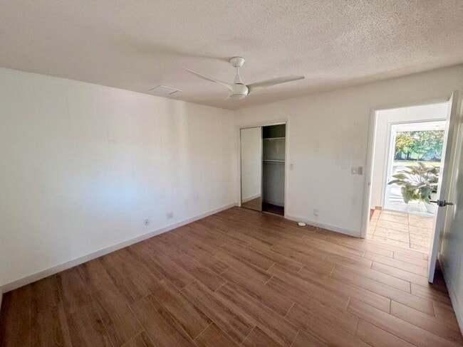 Building Photo - 2015 Notre Dame Dr