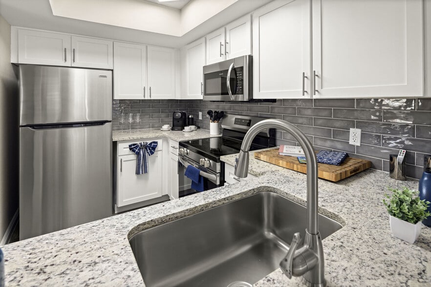 Building Photo - Tides at Hacienda