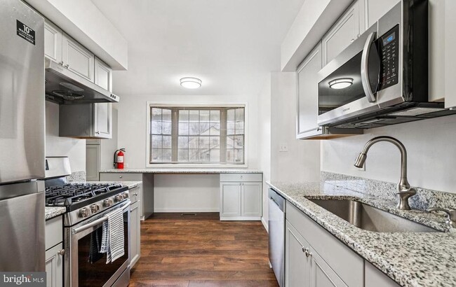 Building Photo - 715 Cooper Landing Rd