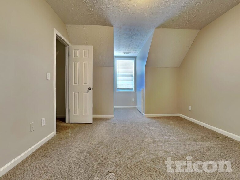 Building Photo - 265 Wisteria Way