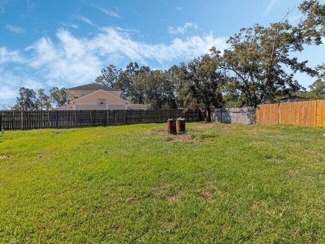 Building Photo - 7614 FM 646 Rd