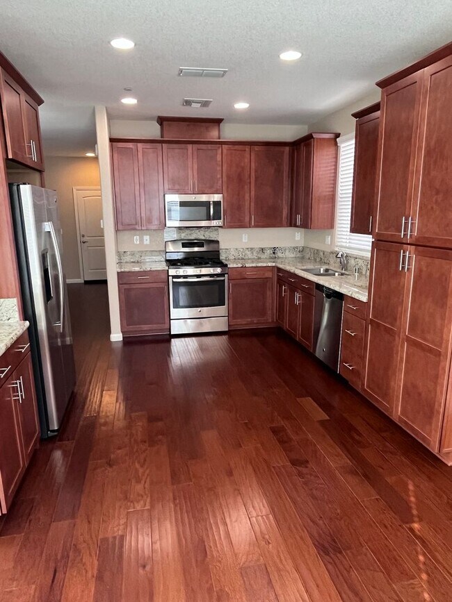 Building Photo - BEAUTIFUL HOME IN WEST ROSEVILLE!!